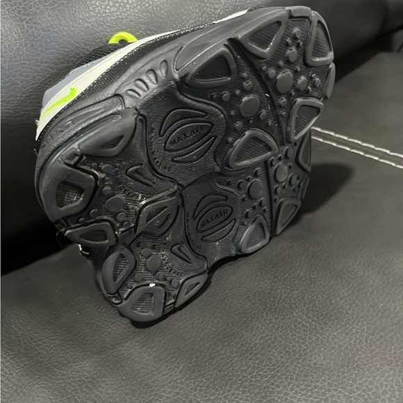 Nike - Picture 4 of 5